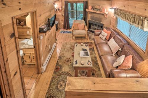 Tranquil Nw Georgia Cabin With Private Hot Tub