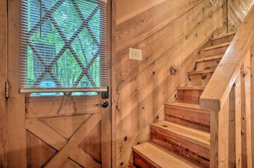 Tranquil Nw Georgia Cabin With Private Hot Tub