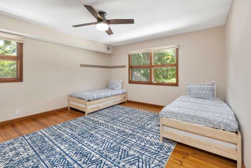 Seclusion Retreat! With Private Pool! 4 Bedroom, 2 Bath Home On St Simons!