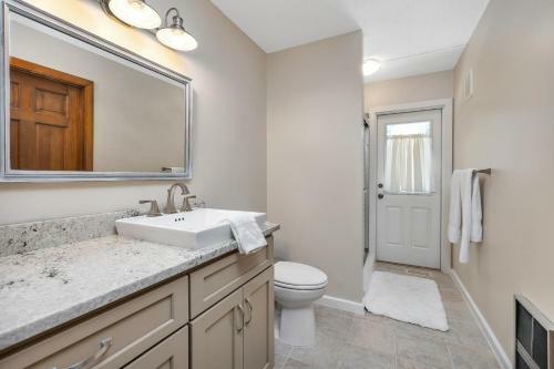 Seclusion Retreat! With Private Pool! 4 Bedroom, 2 Bath Home On St Simons!