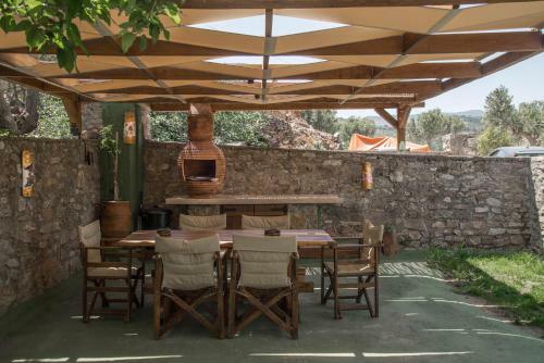 Villa Karyoupolis Lounge Cave House