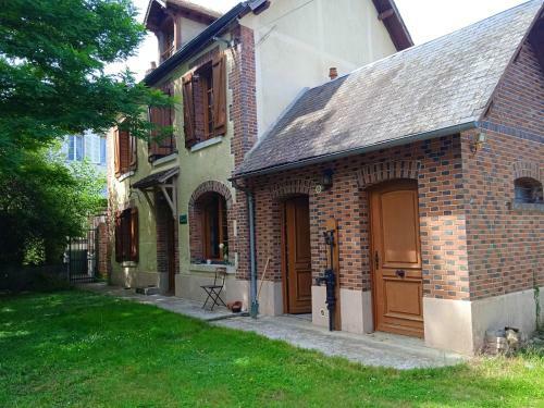 Maison de 2 Chambres Avec Jardin Clos Et Wifi A Cezy