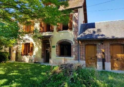 Maison de 2 Chambres Avec Jardin Clos Et Wifi A Cezy