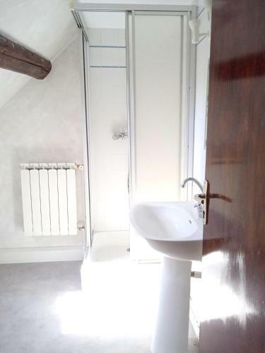 Maison de 2 Chambres Avec Jardin Clos Et Wifi A Cezy