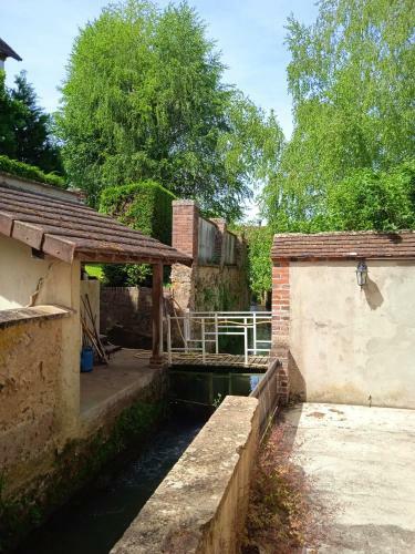 Maison de 2 Chambres Avec Jardin Clos Et Wifi A Cezy