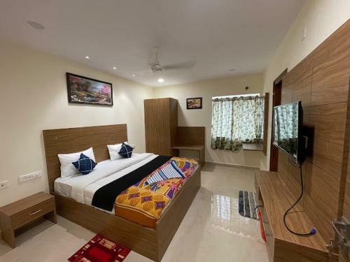Hotel Pickurstay @ Lakshmi Tulasi Residency
