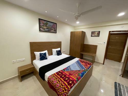 Hotel Pickurstay @ Lakshmi Tulasi Residency
