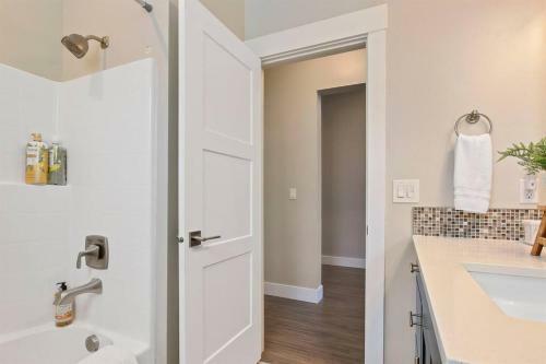 Stunning Meridian 3 Bedroom Custom Home In Central Meridian