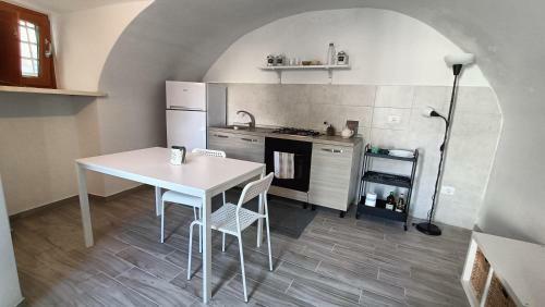Casetta Tipica In Borgo, Indipendente, Ristrutturata