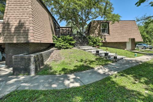 Serene Joliet Home With Grill, 3 Mi To Speedway