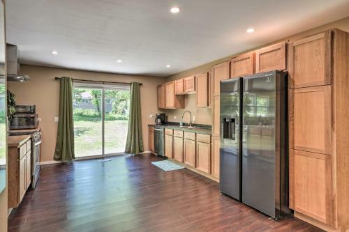 Serene Joliet Home With Grill, 3 Mi To Speedway