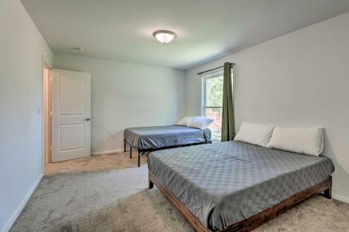 Serene Joliet Home With Grill, 3 Mi To Speedway