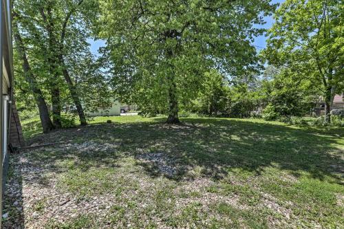 Serene Joliet Home With Grill, 3 Mi To Speedway