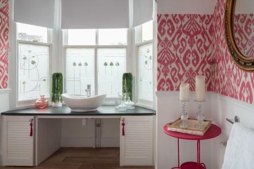 Seaside Victorian Townhouse, Near Tunnels Beaches