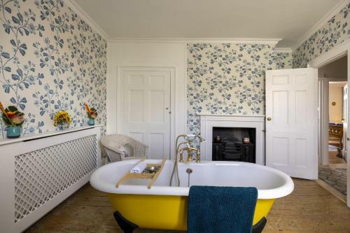 Georgian Home And Nearly On The Beach, A Real Gem!