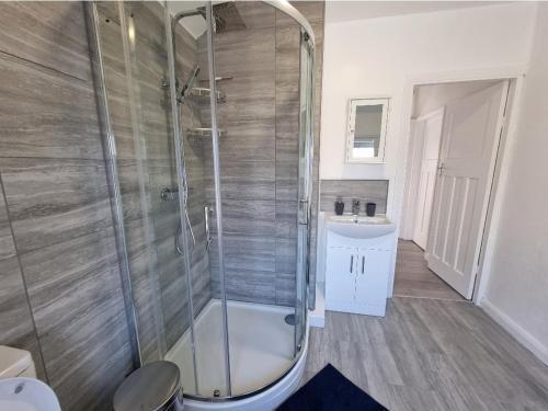 Relaxed Double Bed With Private Bathroom, Parking, Wifi And Garden.