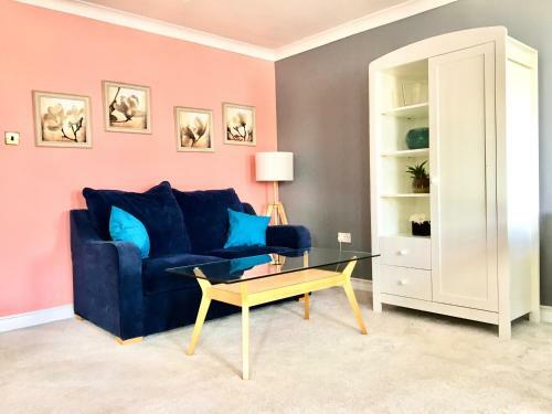 Hostal Family Room - Spacious Place With Full Kitchen
