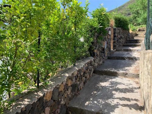 Casa Mia - Ampio Bilocale Con Giardino A Malfa