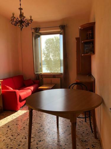 Panoramic Lake Apartment