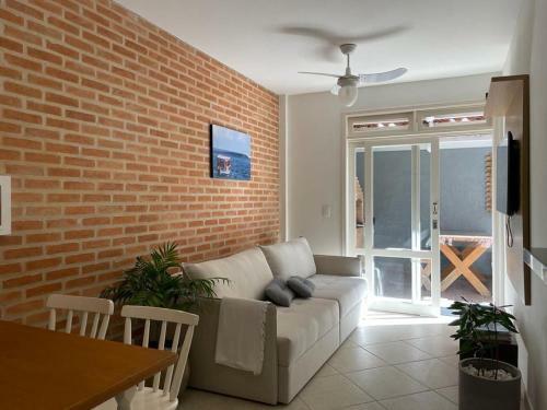 Casa Chamosa Na Rua Da Praia - Cant�o Juquehy