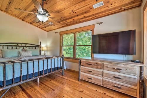 Idyllic Lakeview Lodge With Private Hot Tub!