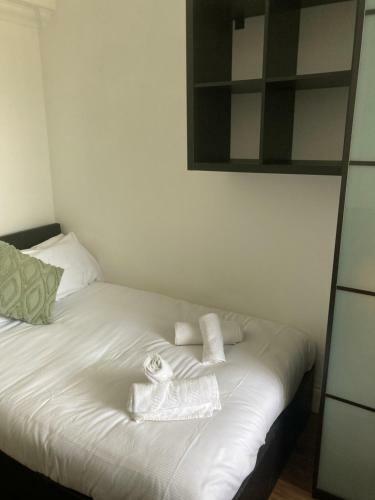 Hostal Modern Double Room In City Center Apartment -1