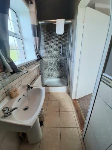 Hostal Rathmore House Bed & Breakfast