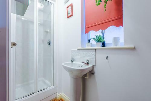 ? 3 Bed House ? Leisure/business ? Free Parking