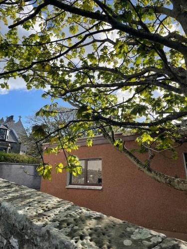 Apartamento Cosy Cottage In Kveldrso Gardens