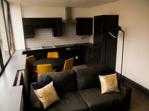 New Oxford House Apartments By Happy Days