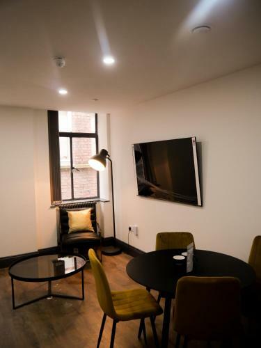New Oxford House Apartments By Happy Days