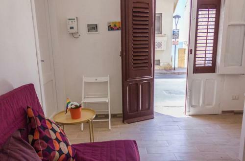 [downtown Selinus] Bright Apartment With Courtyard