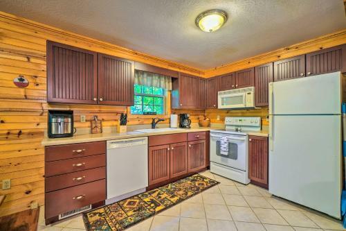 Charming Cabin Less Than 3 Mi To Dale Hollow Lake!