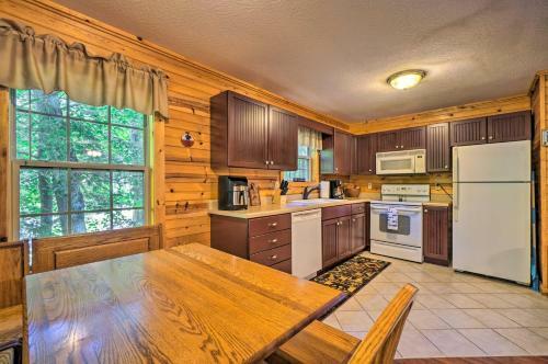 Charming Cabin Less Than 3 Mi To Dale Hollow Lake!