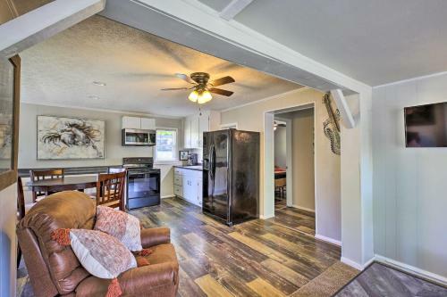 Charming Somerset Cottage Near Boat Ramps!