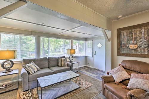 Charming Somerset Cottage Near Boat Ramps!