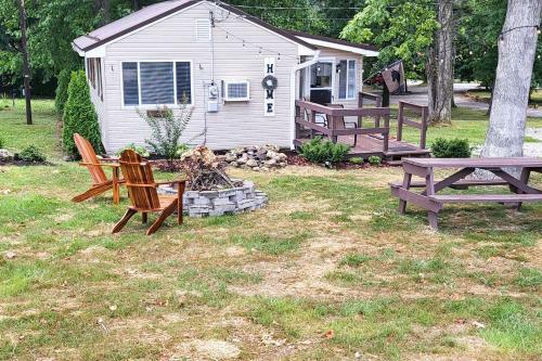 Charming Somerset Cottage Near Boat Ramps!