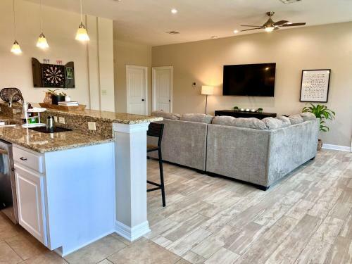 Upscale Downtown Apartment