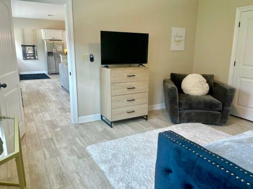 Upscale Downtown Apartment