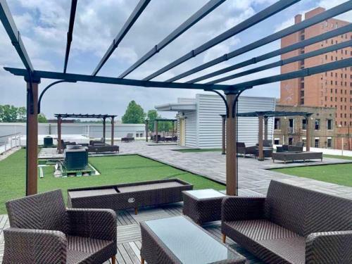 Upscale Downtown Apartment