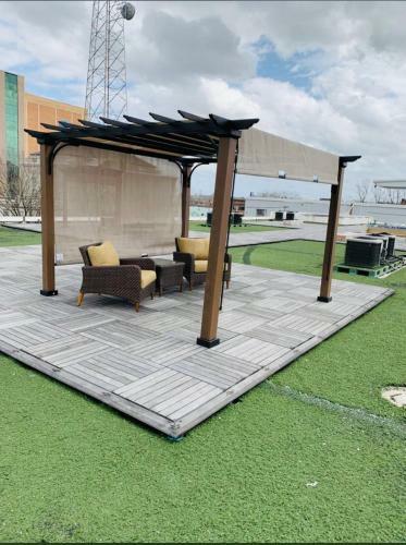 Upscale Downtown Apartment