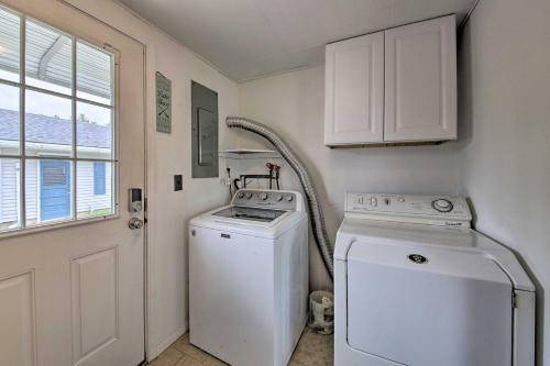 Pet-friendly Togus Pond Home Kayak And Canoe!