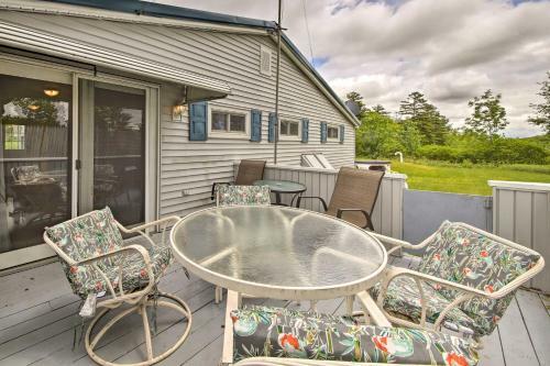 Pet-friendly Togus Pond Home Kayak And Canoe!