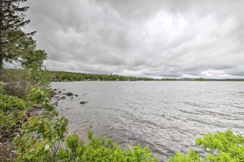 Pet-friendly Togus Pond Home Kayak And Canoe!