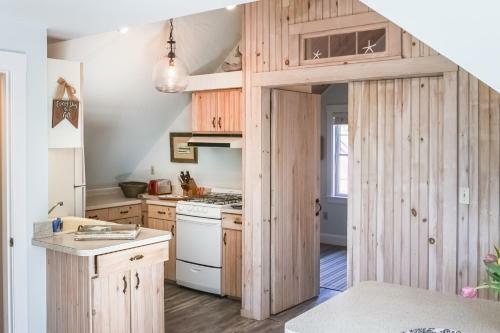 Historic Harrington House Apartment