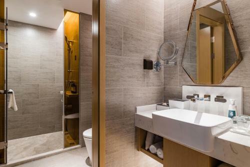 Atour Hotel Suzhou North High-speed Railway Station