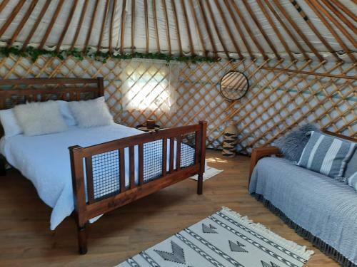 Cranfield Retreat & Glamping - Yurt & Shepherds Hut