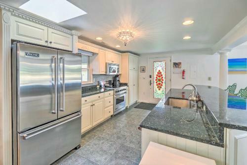 Grasonville Home With Private Pool On The Water