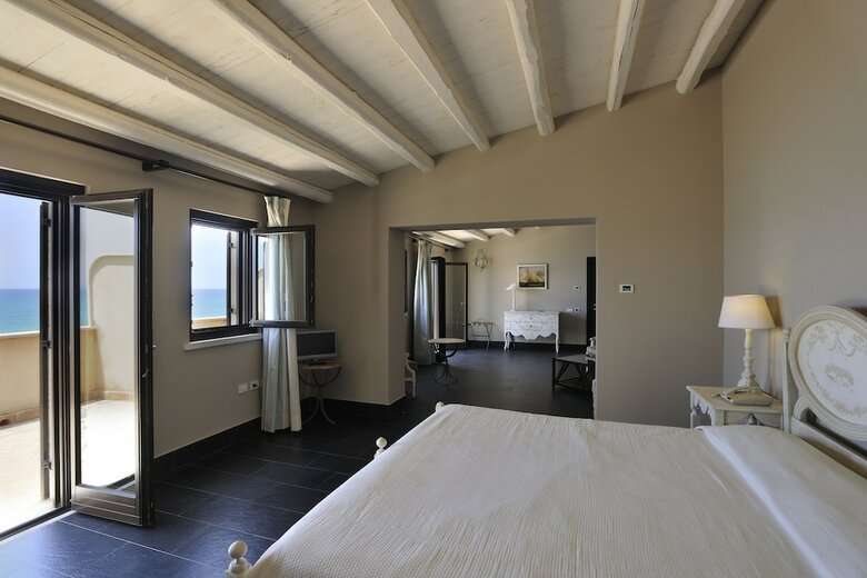 Hotel Falconara Charming House & Resort