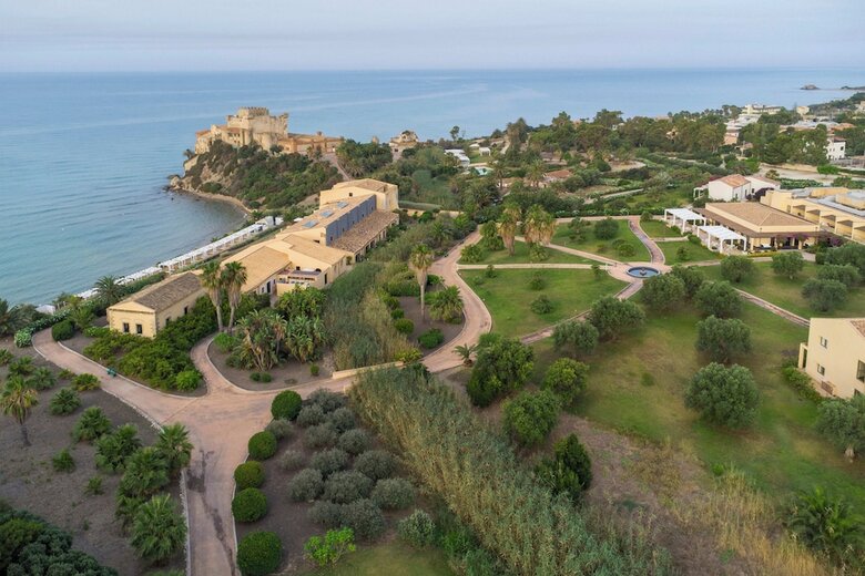 Hotel Falconara Charming House & Resort